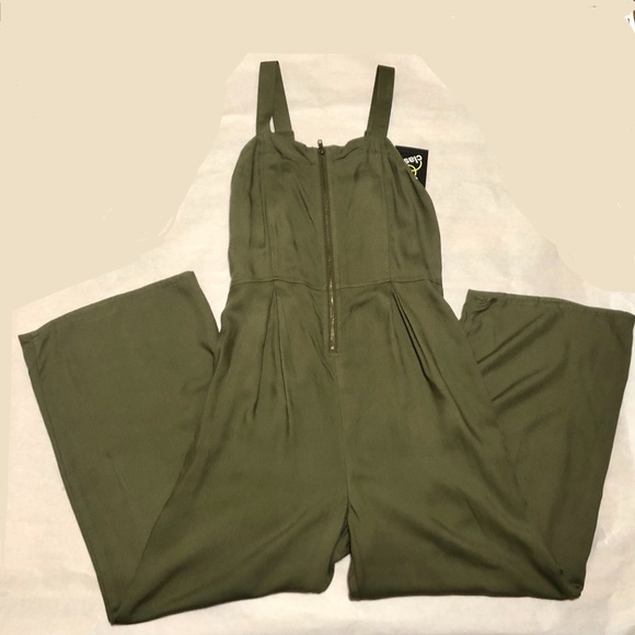 Target Other - Art Class - Girl's Front Half Length Zipper - color olive green size L (10/12)